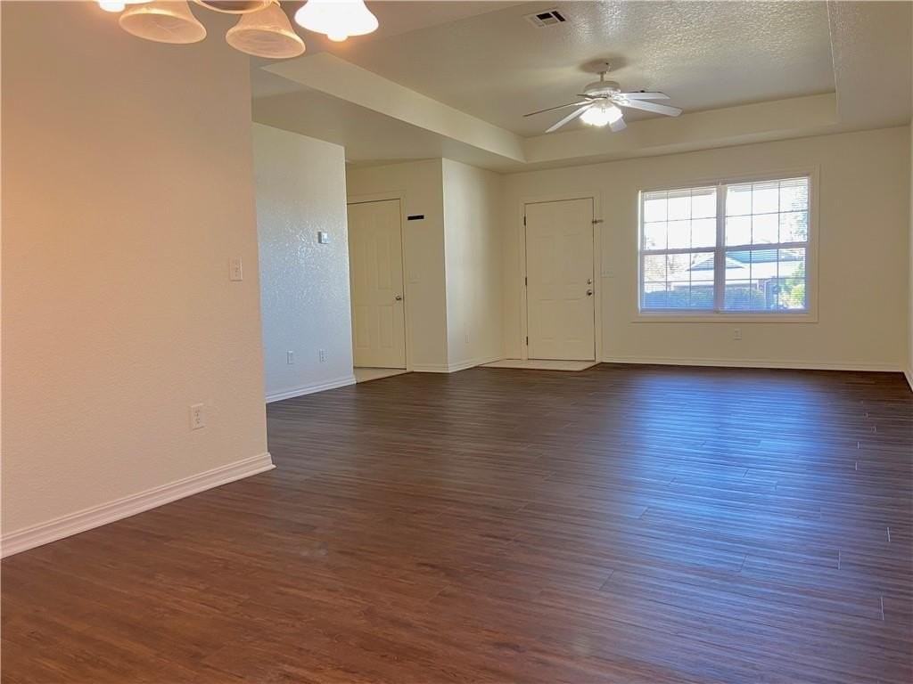 903 Sw Krug Rd - Photo 4 of 19