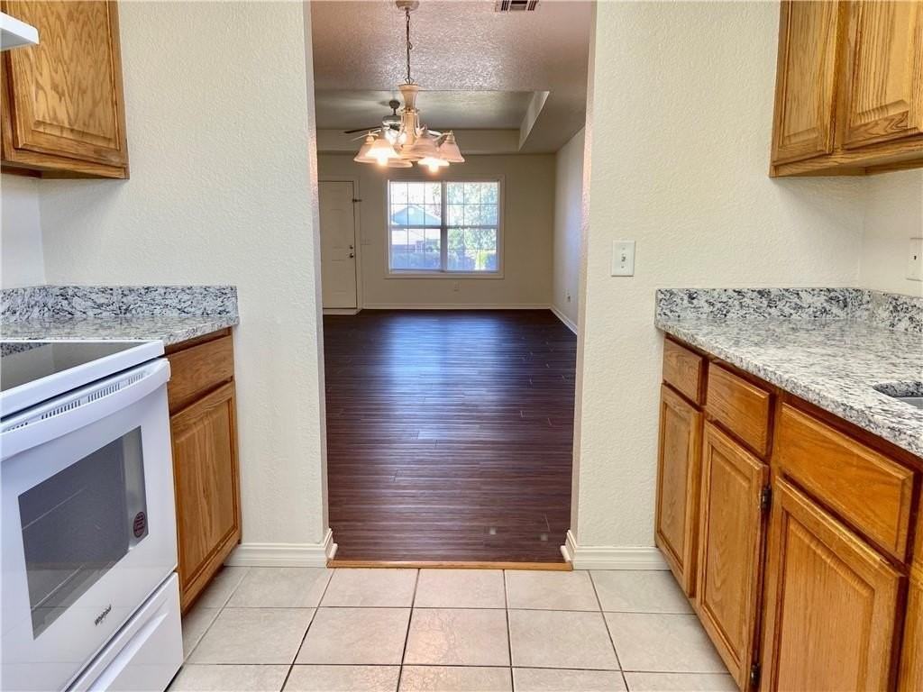 903 Sw Krug Rd - Photo 7 of 19