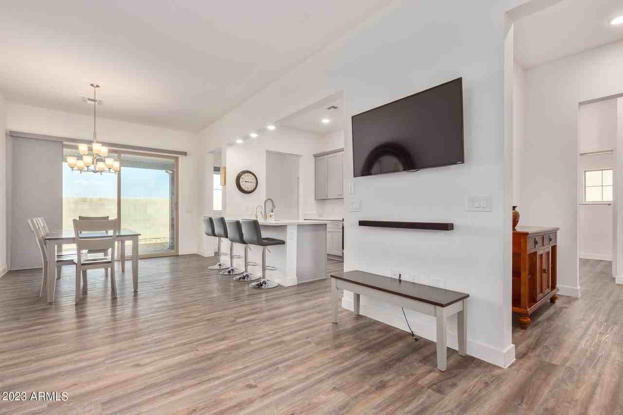 1500 E Wahalla Ln #W11 - Photo 2 of 38