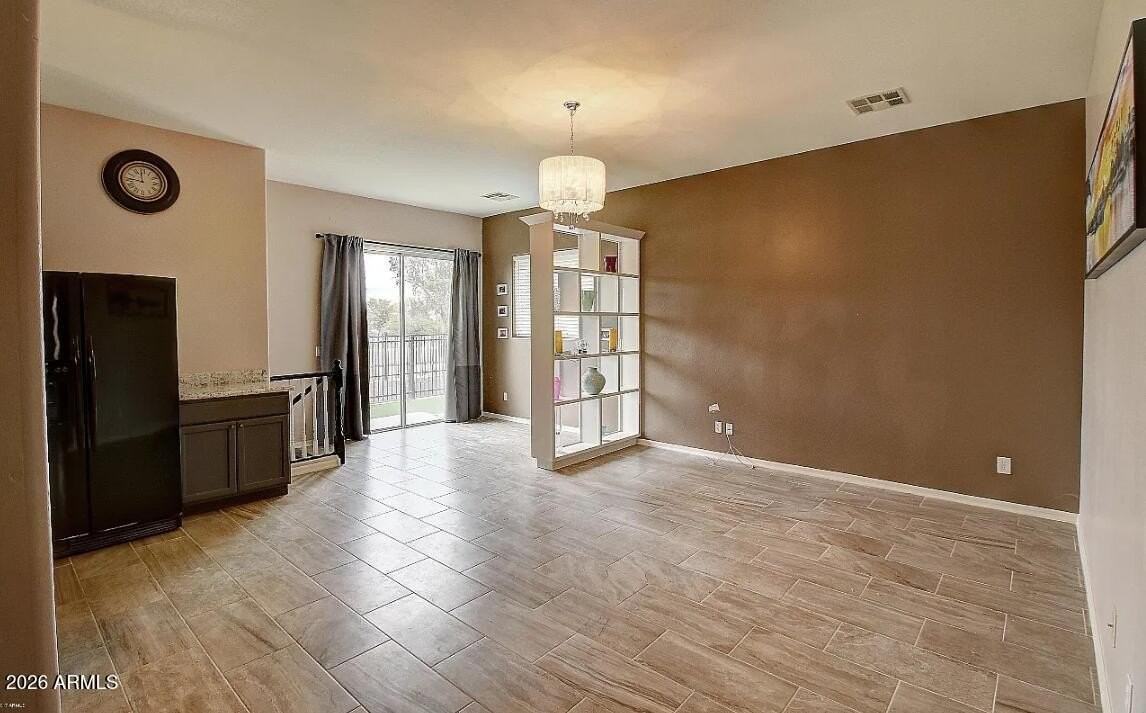 2734 E Ellis St - Photo 5 of 17