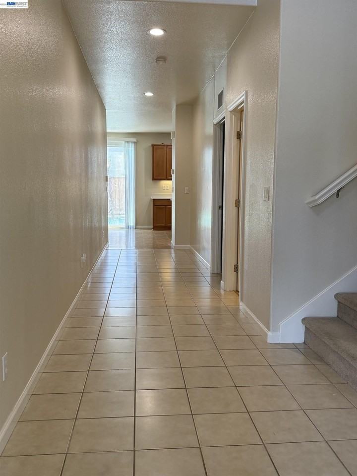 340 Chase St - Photo 3 of 23