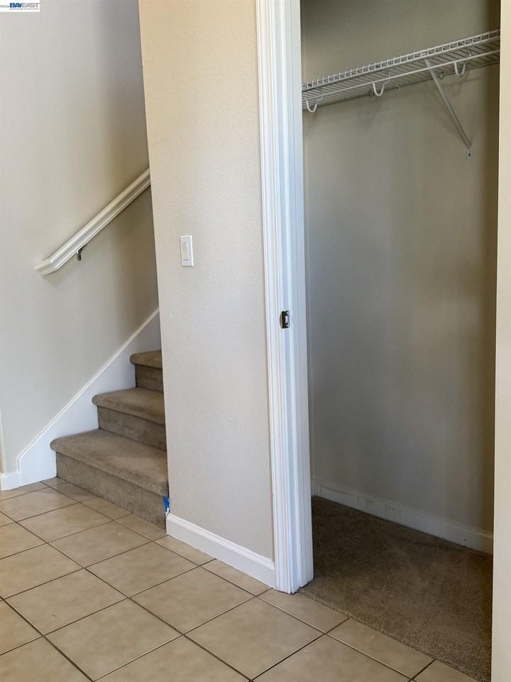 340 Chase St - Photo 5 of 23