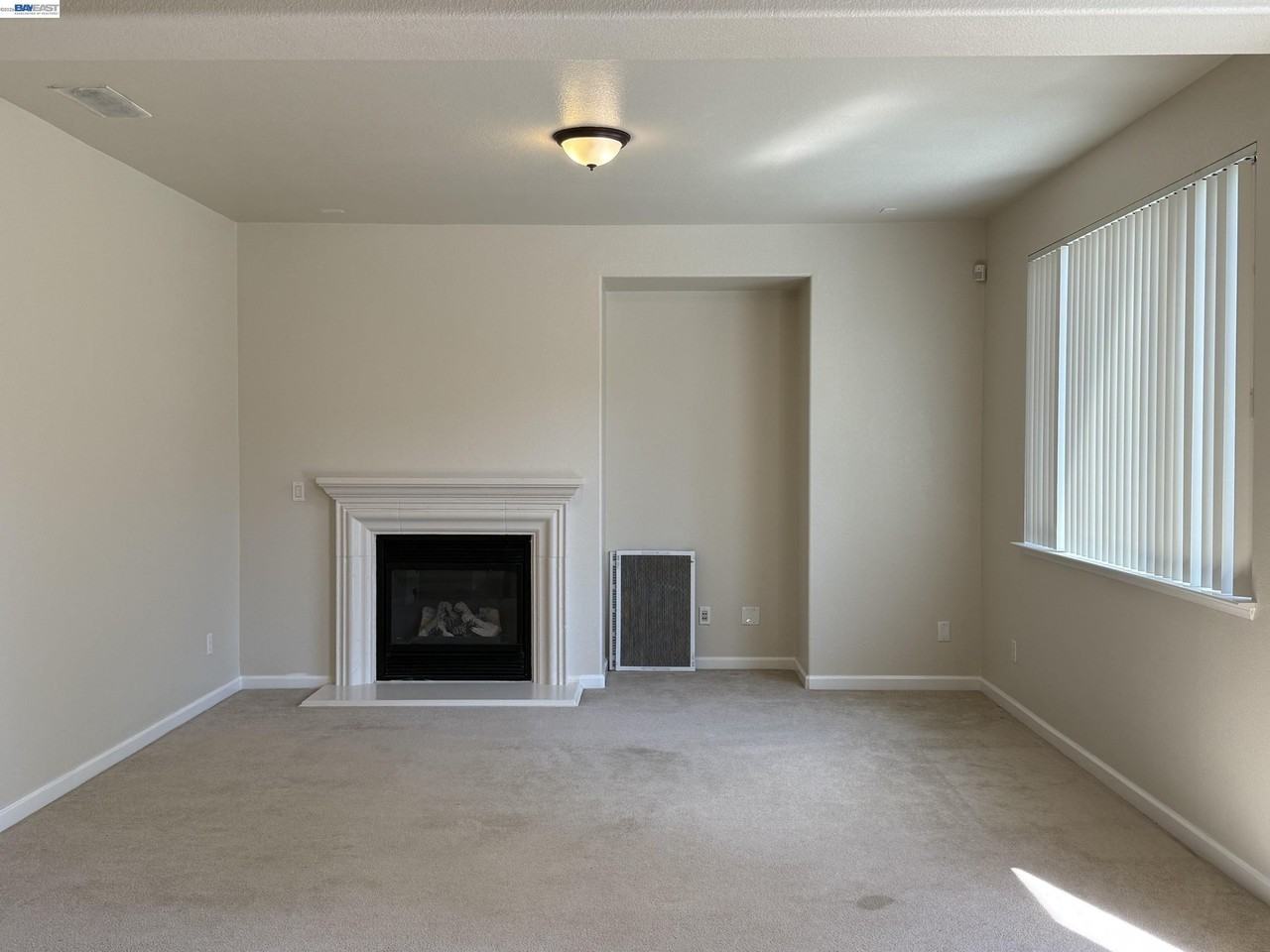 340 Chase St - Photo 6 of 23