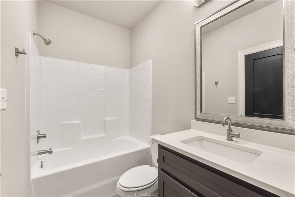 409 Aurora Ct - Photo 5 of 16