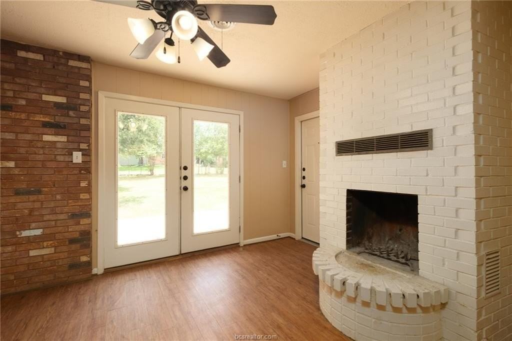 1302 Glade St - Photo 5 of 14