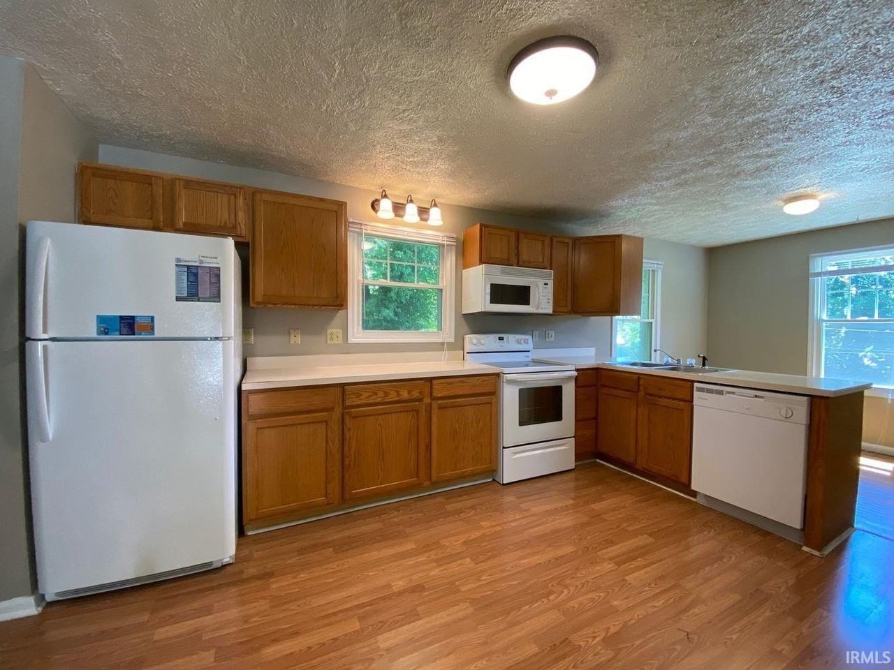 913 S Lincoln St - Photo 2 of 8