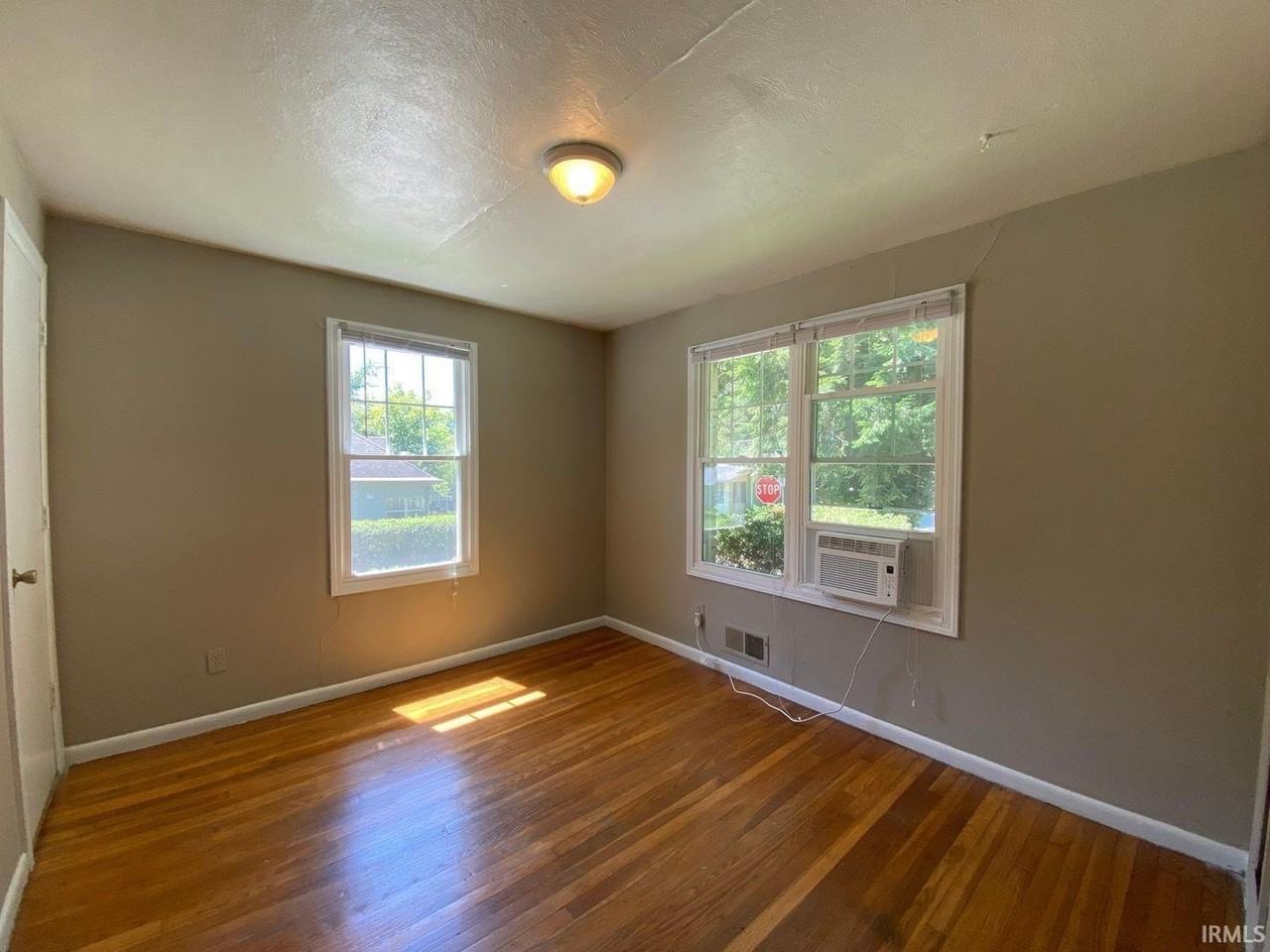 913 S Lincoln St - Photo 4 of 8