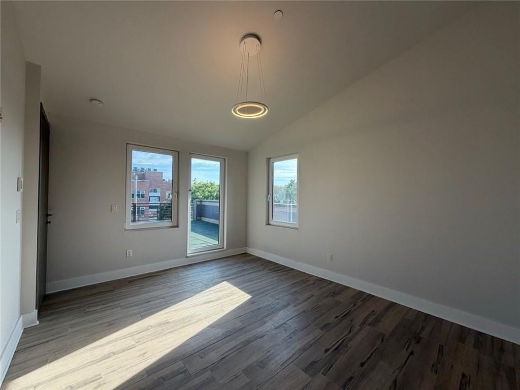 2478 E 11th St #3A - Photo 4 of 17