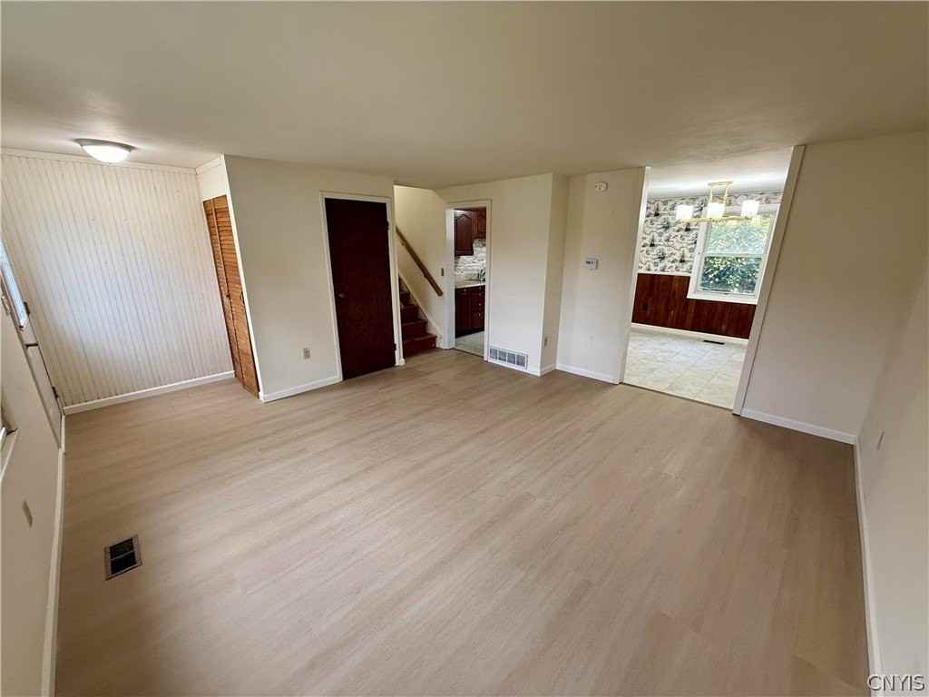 4999 Windgate Rd - Photo 4 of 20