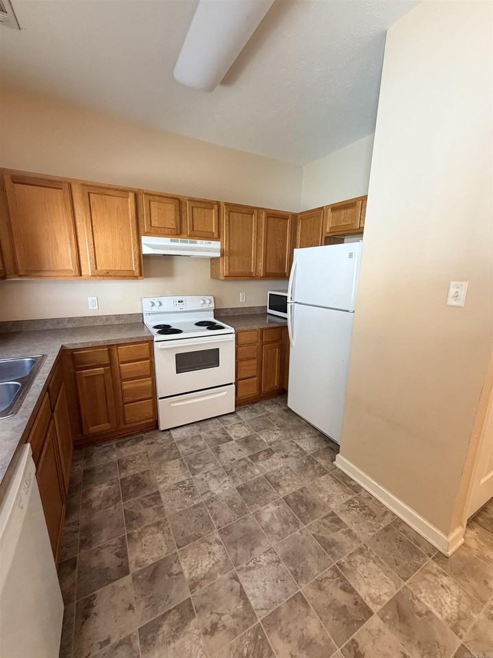 2714 Gage Dr - Photo 4 of 10
