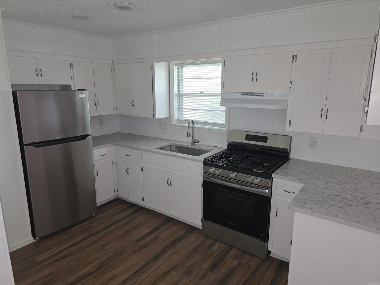 51 Wagner St - Photo 4 of 14
