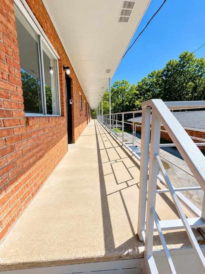 784 Terminal Ct - Photo 3 of 11