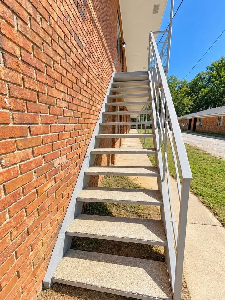 784 Terminal Ct - Photo 4 of 11