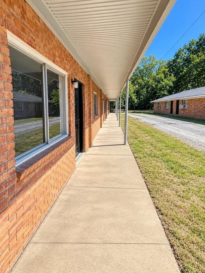 784 Terminal Ct - Photo 5 of 11