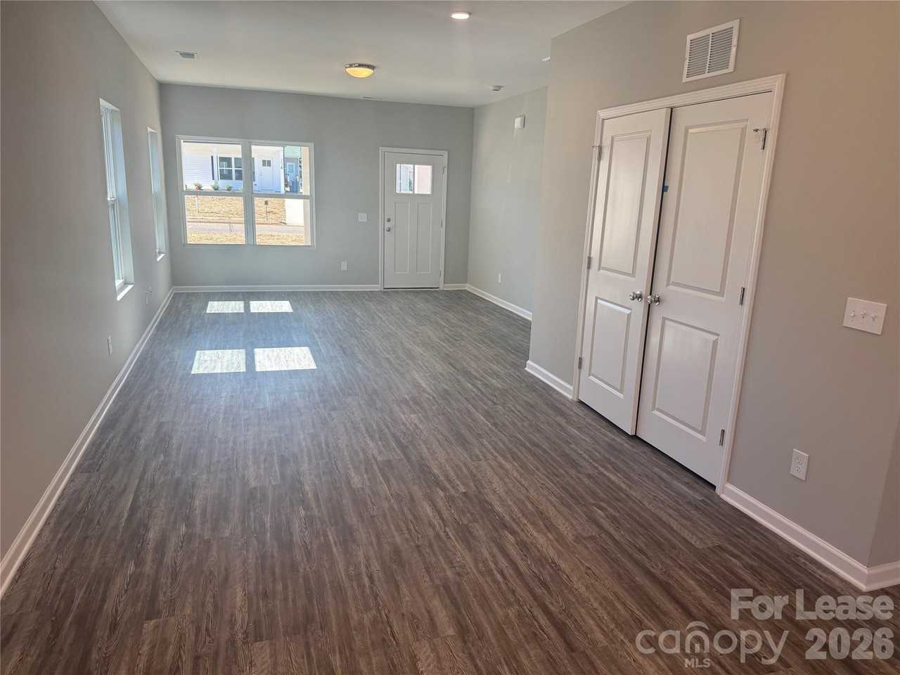 208 Prosperity Pl - Photo 5 of 9