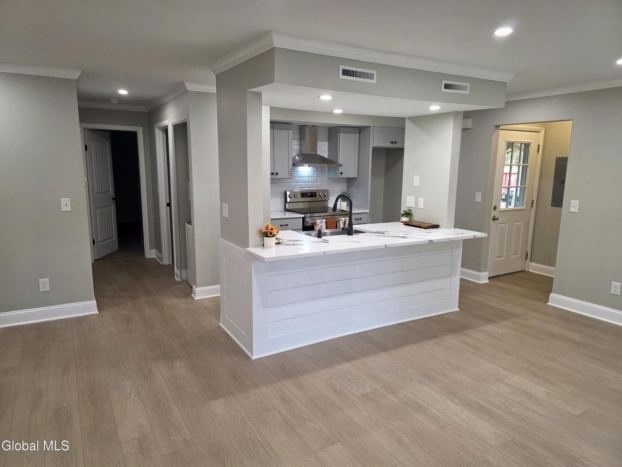 123 Victory Way - Photo 2 of 13