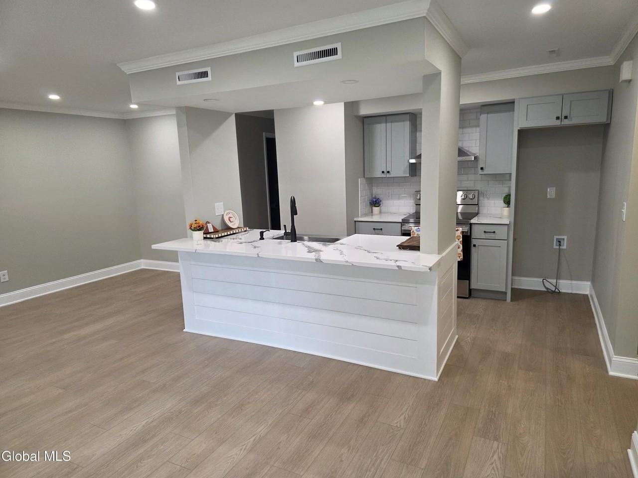123 Victory Way - Photo 3 of 13