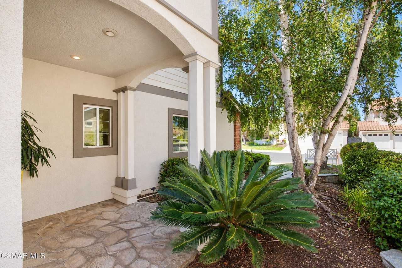 1046 Cactus Ct - Photo 4 of 44