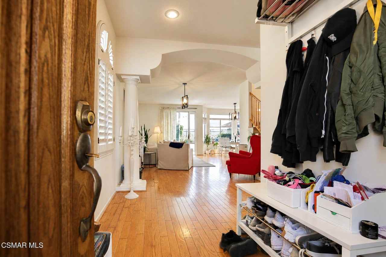 1046 Cactus Ct - Photo 5 of 44