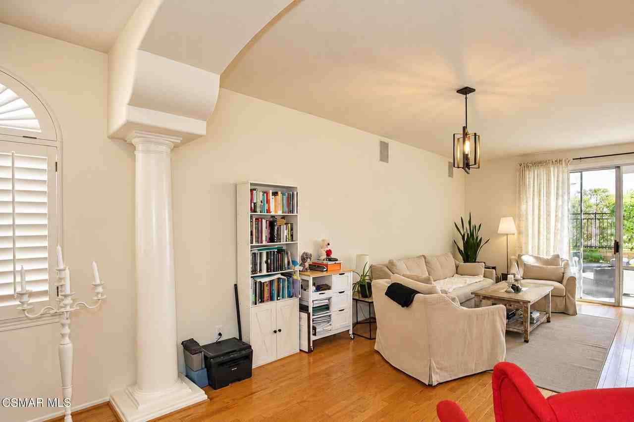 1046 Cactus Ct - Photo 7 of 44