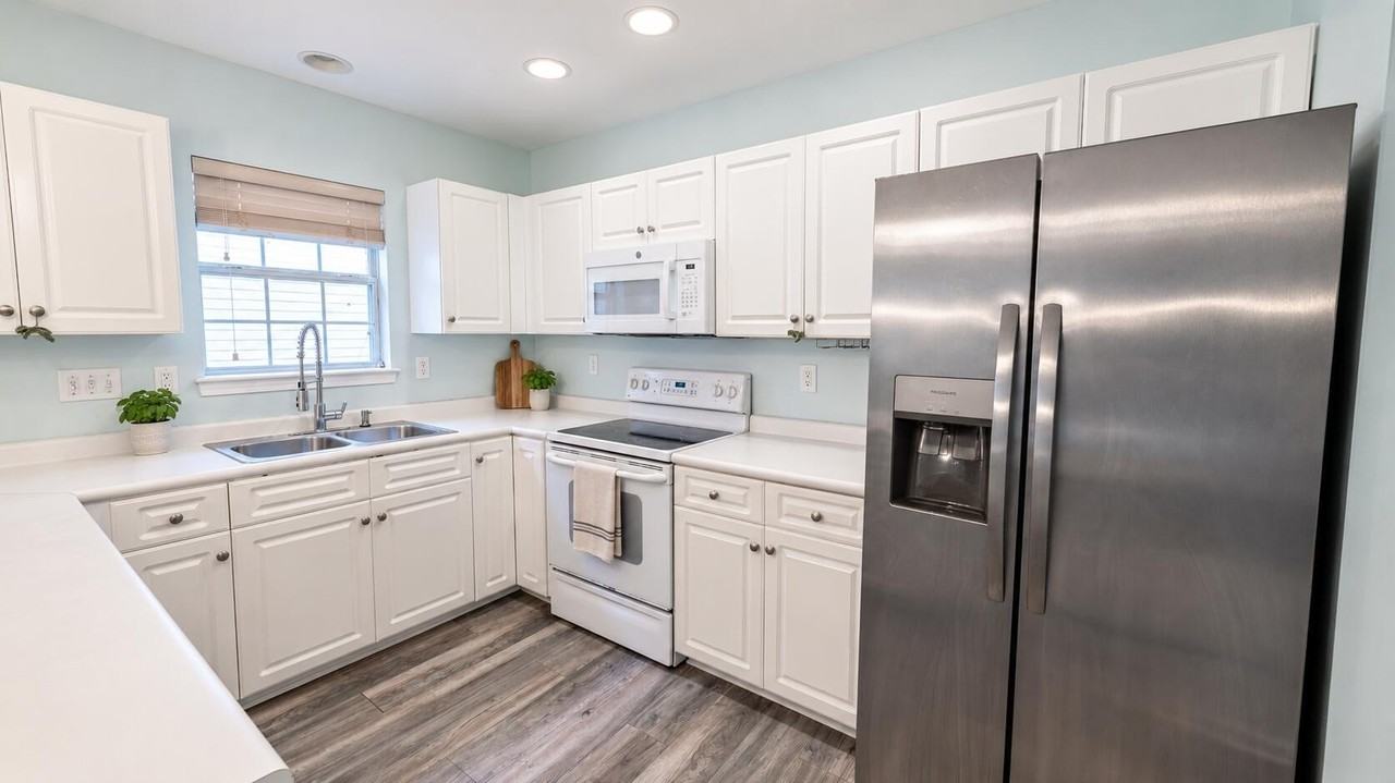 1525 Royal Colony Rd - Photo 6 of 20