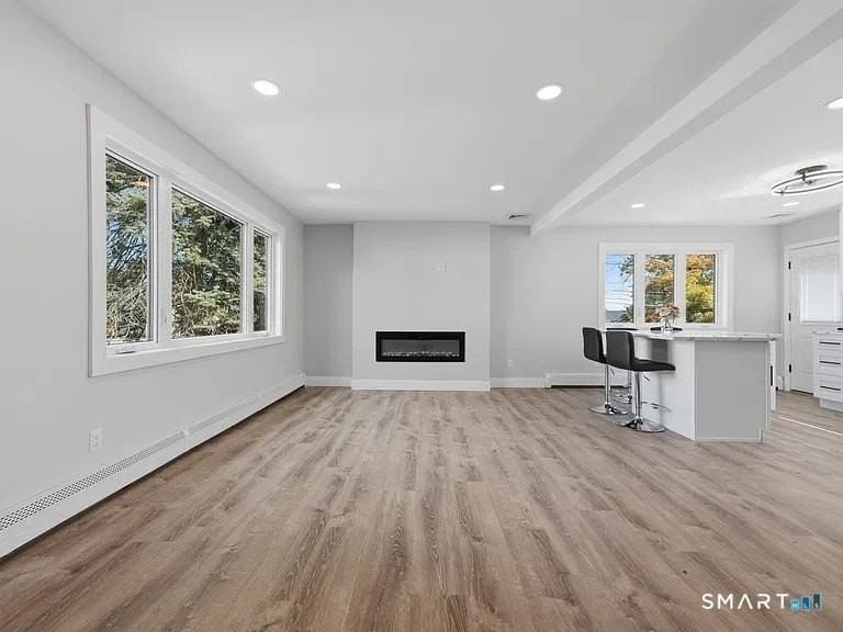 17 Hazel St - Photo 4 of 13