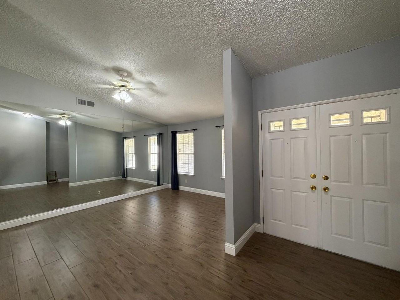 6078 N Hazel Ave - Photo 3 of 21