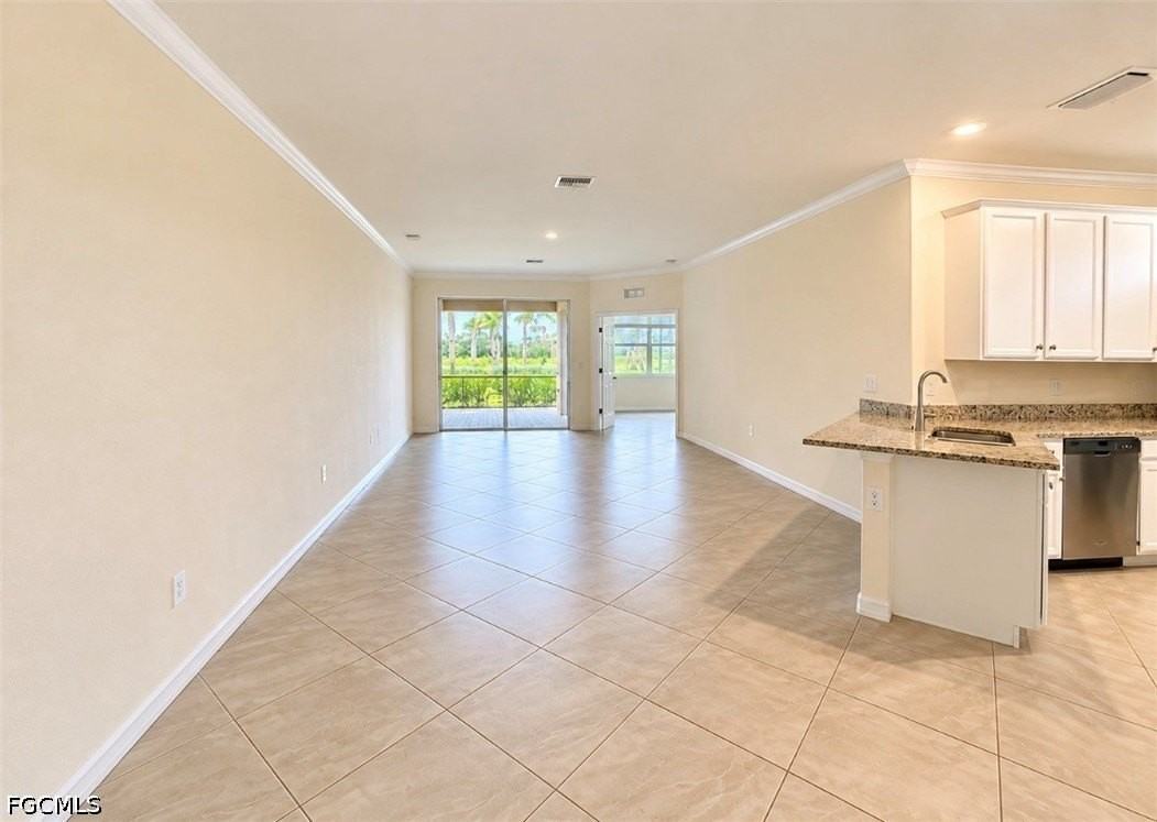 17765 Woodland Ct - Photo 3 of 15