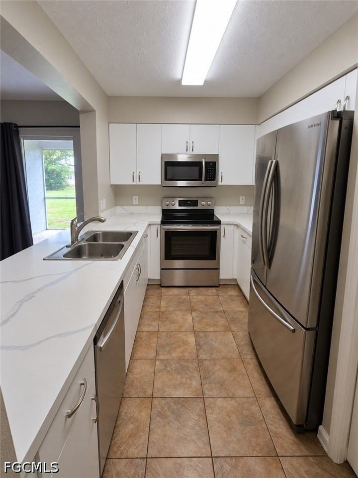 606 Se 9th St - Photo 2 of 10