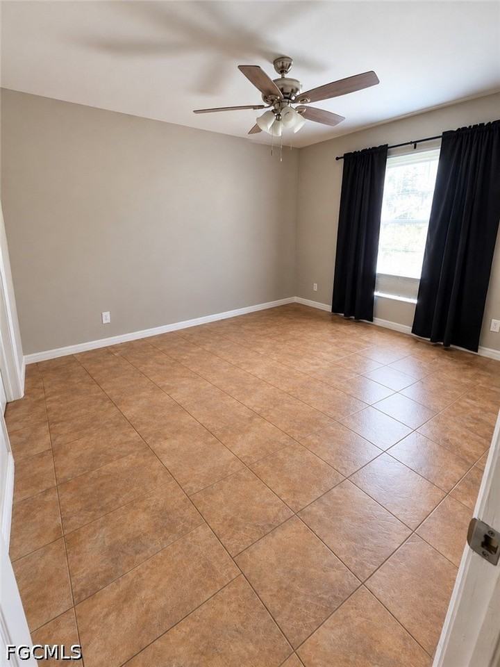 606 Se 9th St - Photo 6 of 10