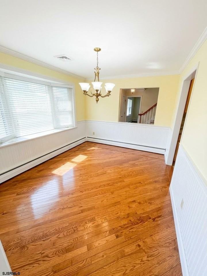 412 N Lancaster Ave - Photo 3 of 12