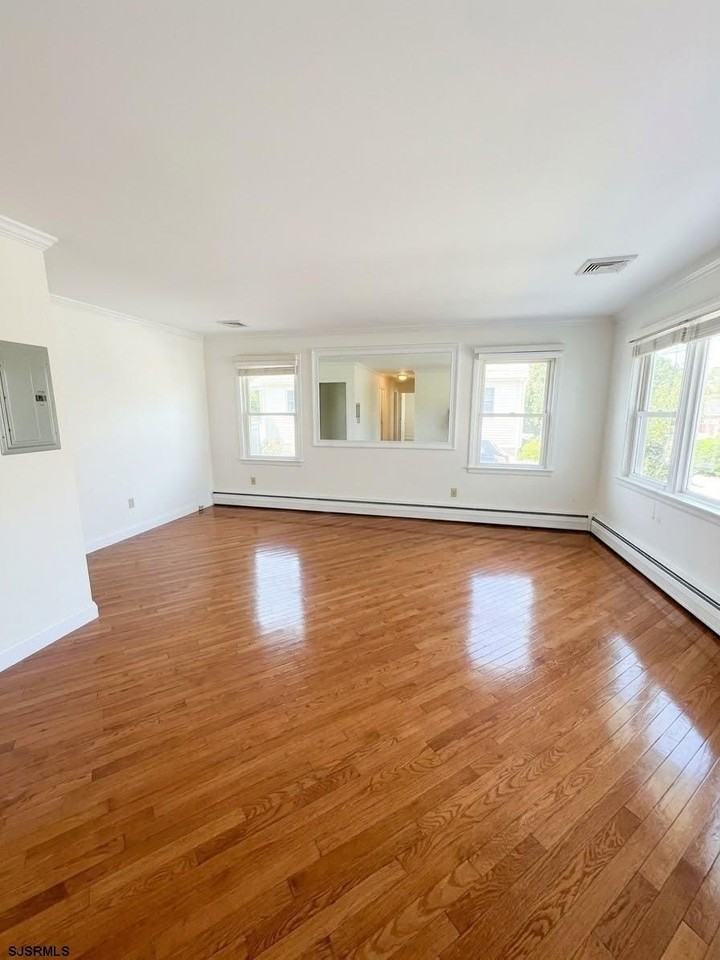 412 N Lancaster Ave - Photo 4 of 12