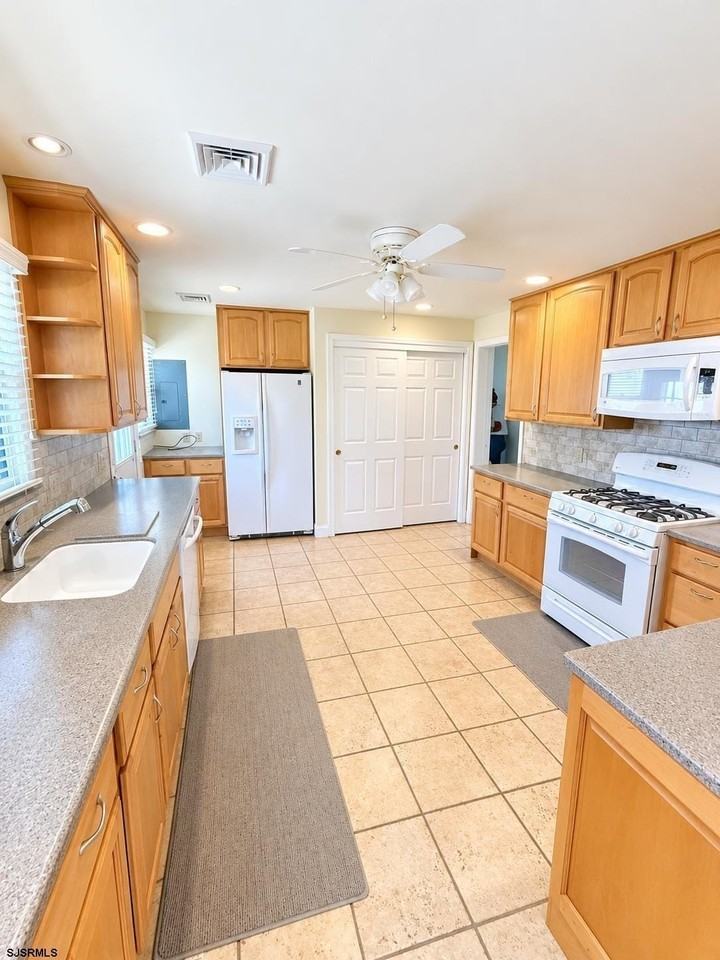 412 N Lancaster Ave - Photo 6 of 12