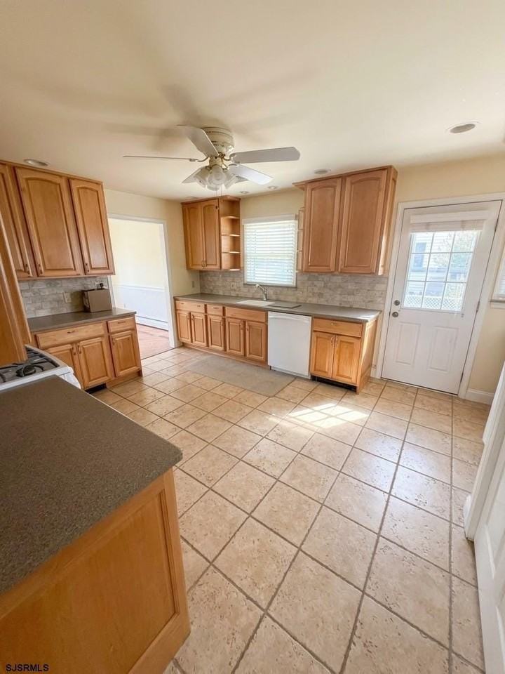412 N Lancaster Ave - Photo 7 of 12