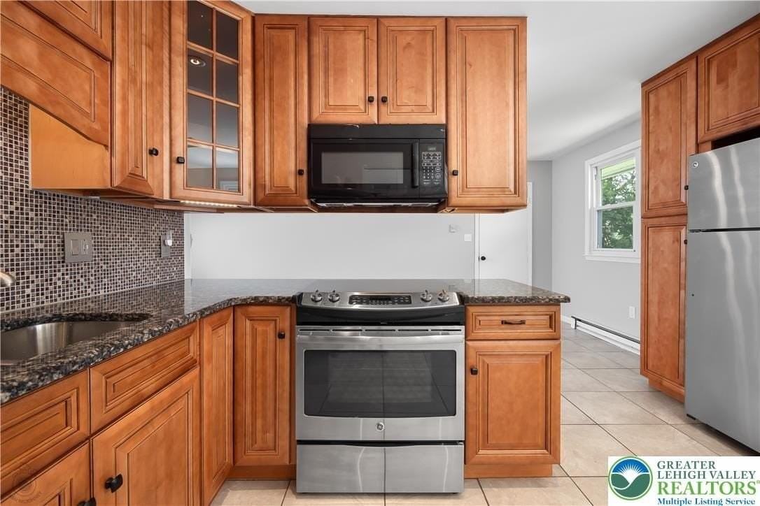 73 Willowdale Ave - Photo 3 of 25