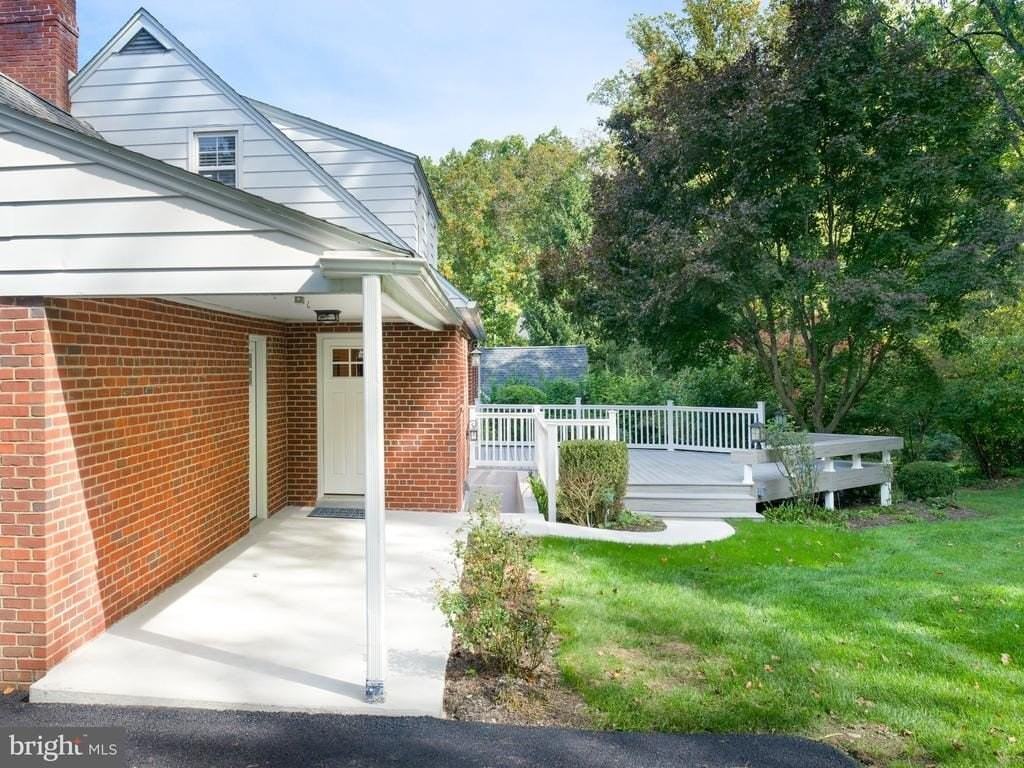 738 Laurel Ln - Photo 5 of 43