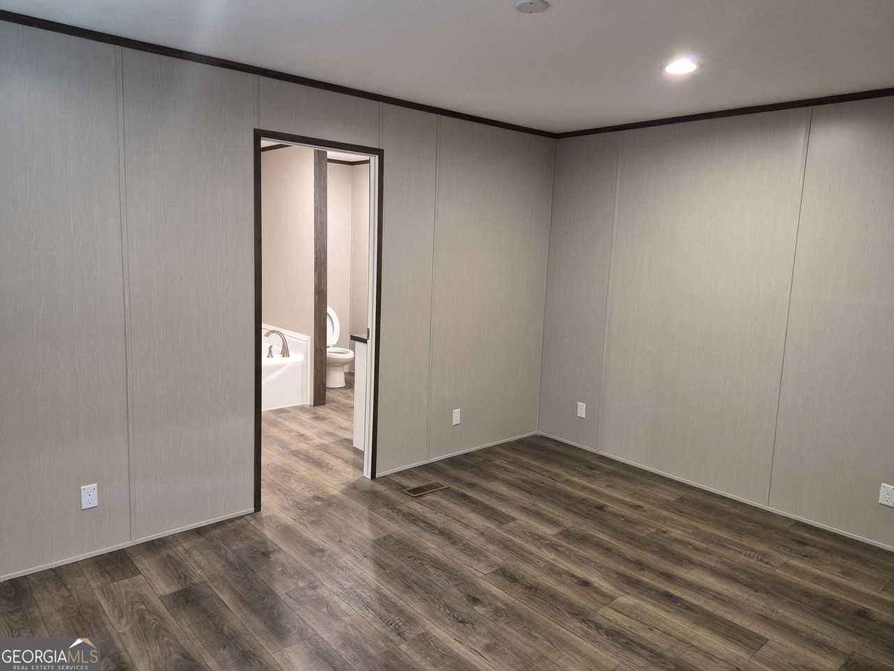 20 Spencer Dr - Photo 4 of 7