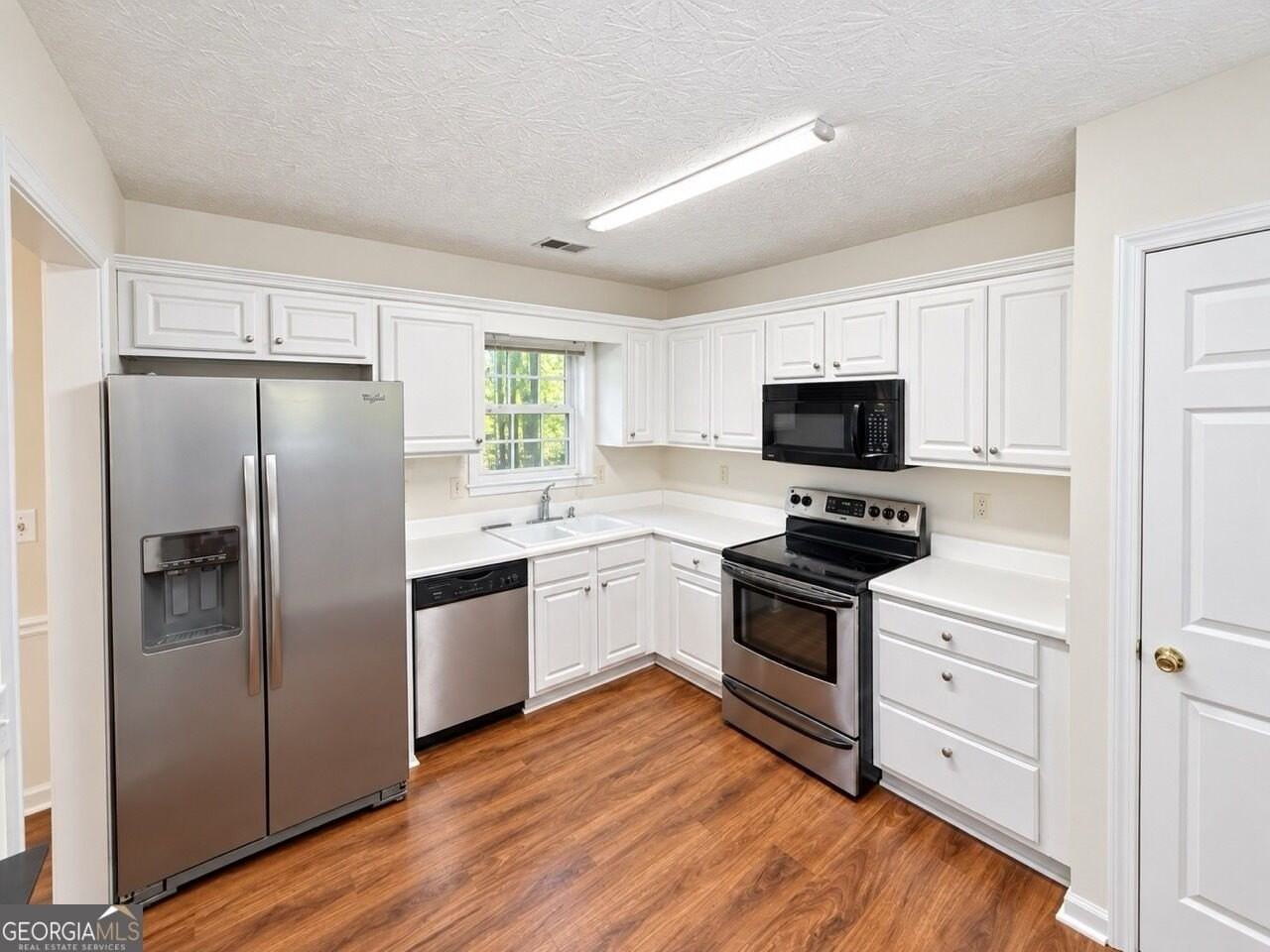 2275 Fortune Dr - Photo 4 of 15