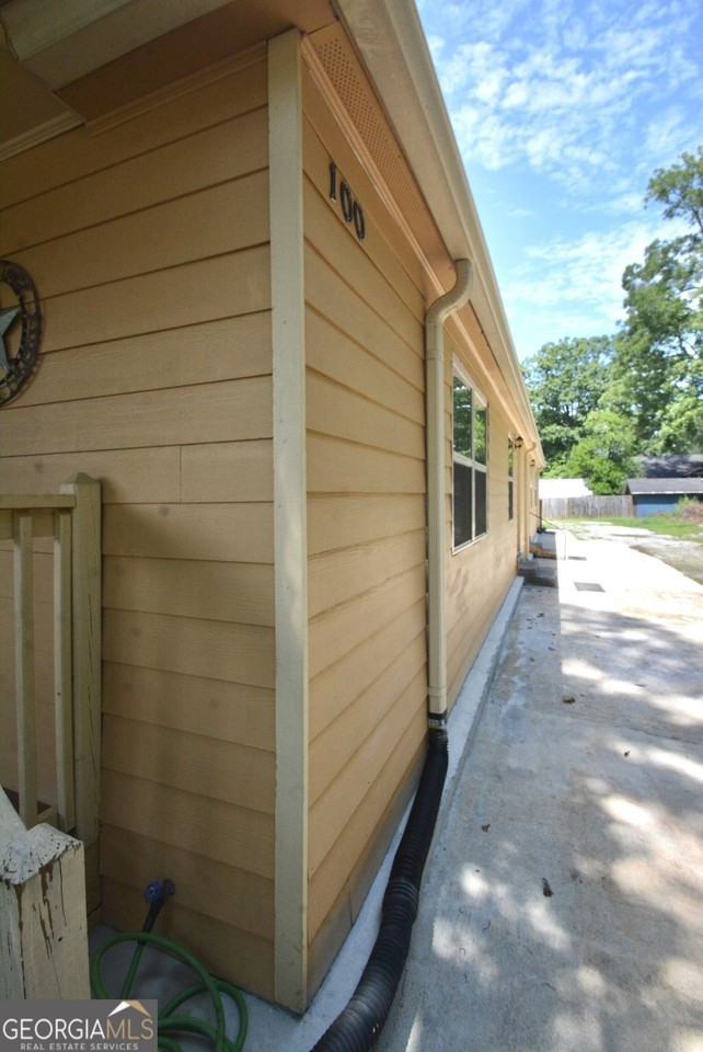 1385 Elizabeth Ln #100 - Photo 6 of 29