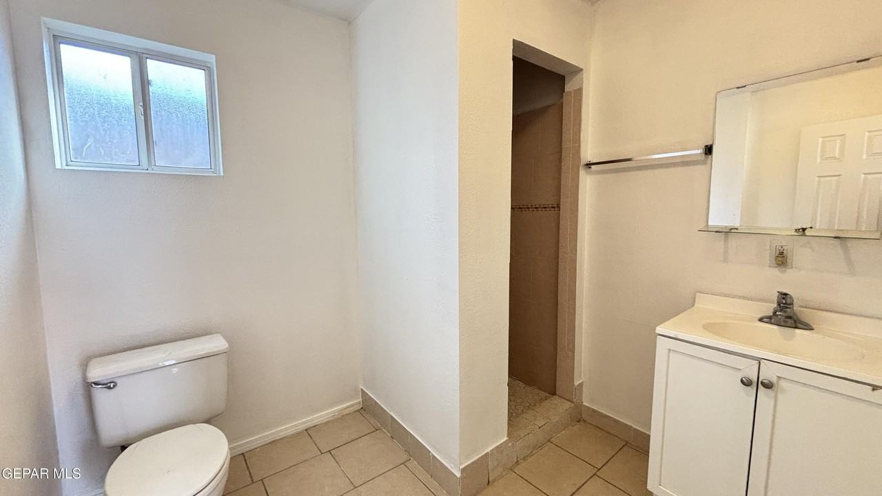 605 Meadow Rd #1 - Photo 4 of 6