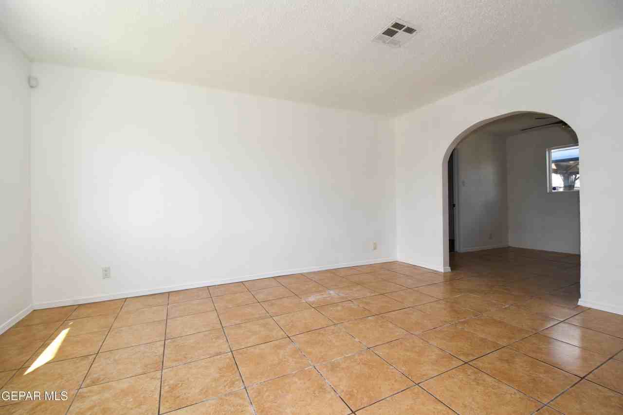 304 Maricela Dr - Photo 5 of 24