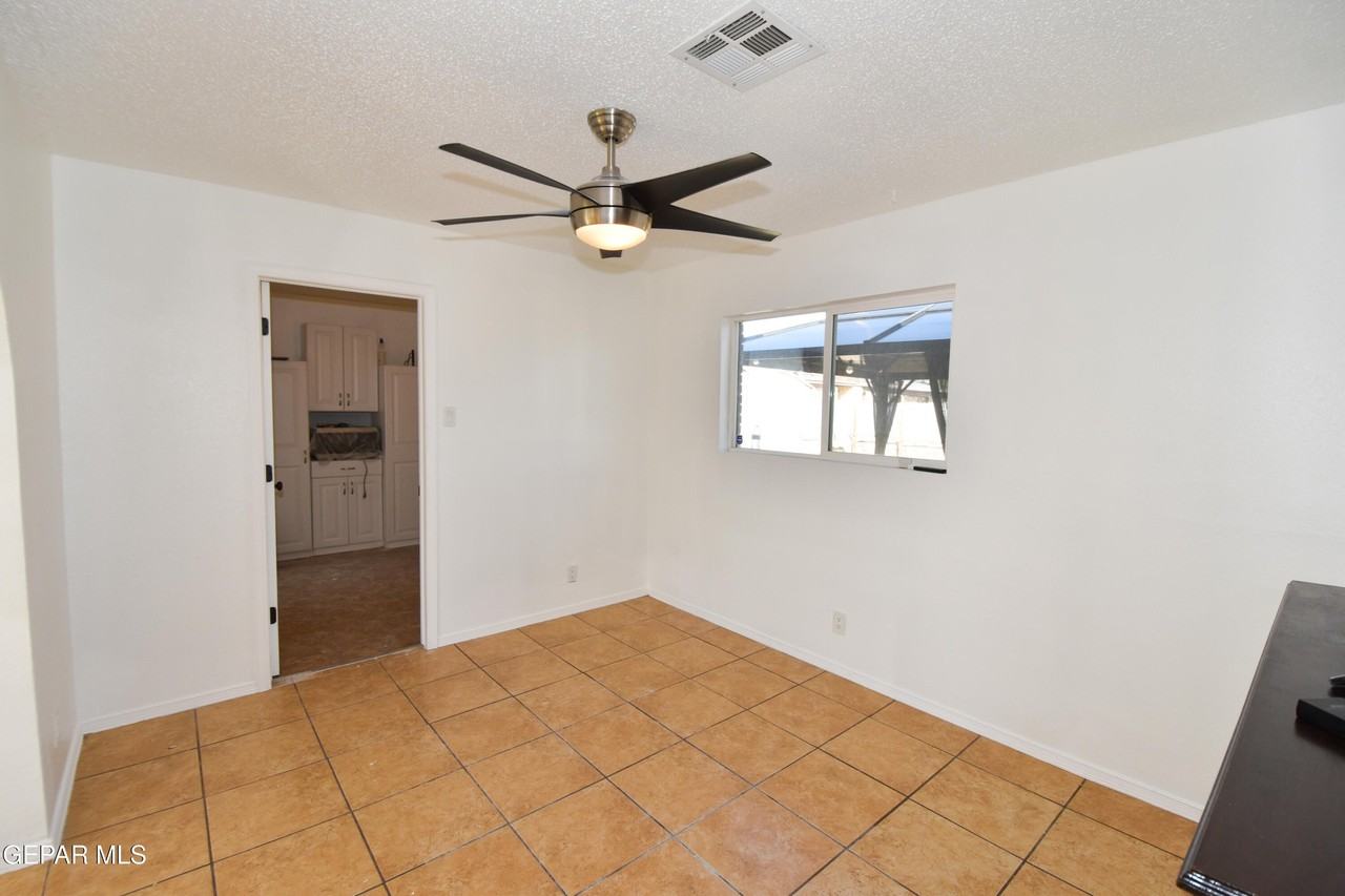 304 Maricela Dr - Photo 6 of 24