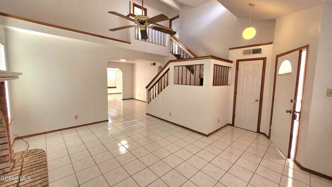 1101 Sun Shadow Dr - Photo 3 of 27