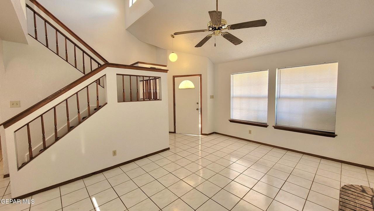 1101 Sun Shadow Dr - Photo 4 of 27