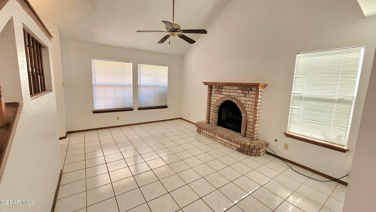 1101 Sun Shadow Dr - Photo 5 of 27