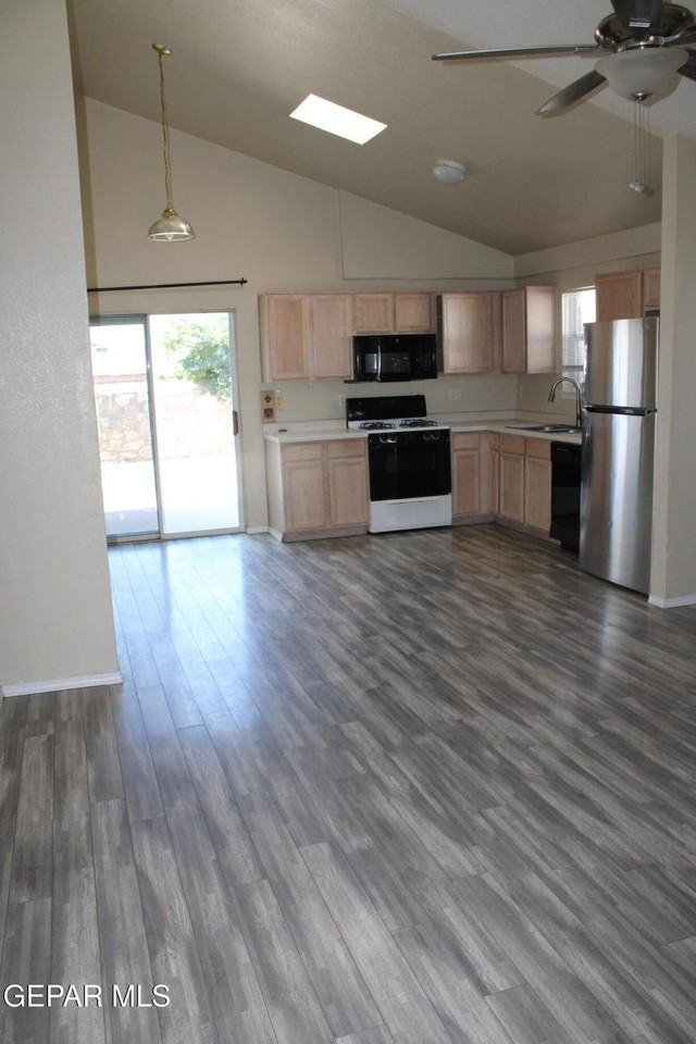 3801 Rocio St - Photo 3 of 18