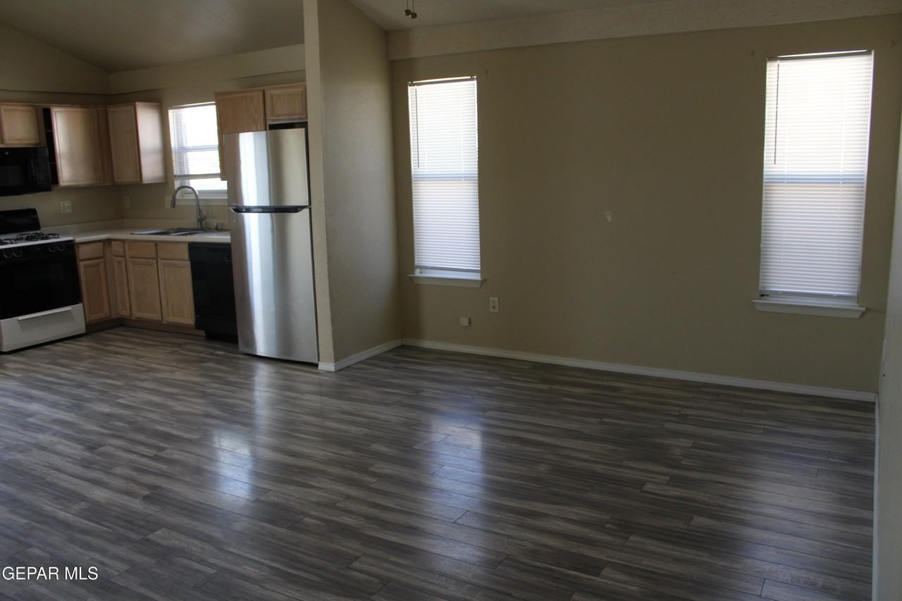 3801 Rocio St - Photo 4 of 18