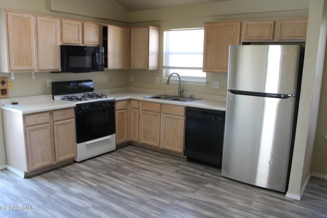3801 Rocio St - Photo 6 of 18