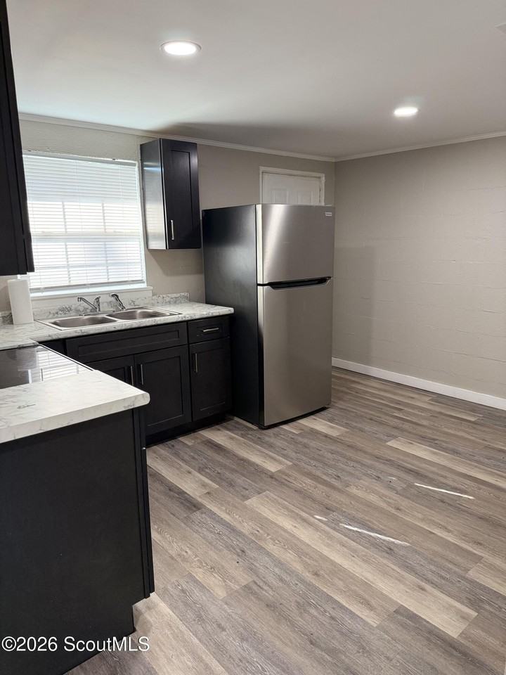 4275 Gloria Ave - Photo 3 of 10
