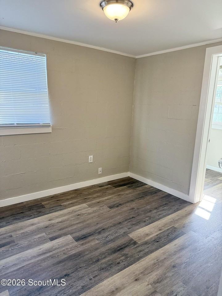 4275 Gloria Ave - Photo 7 of 10